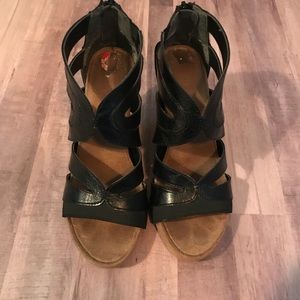 Black wedges size 6/AEROSOLES